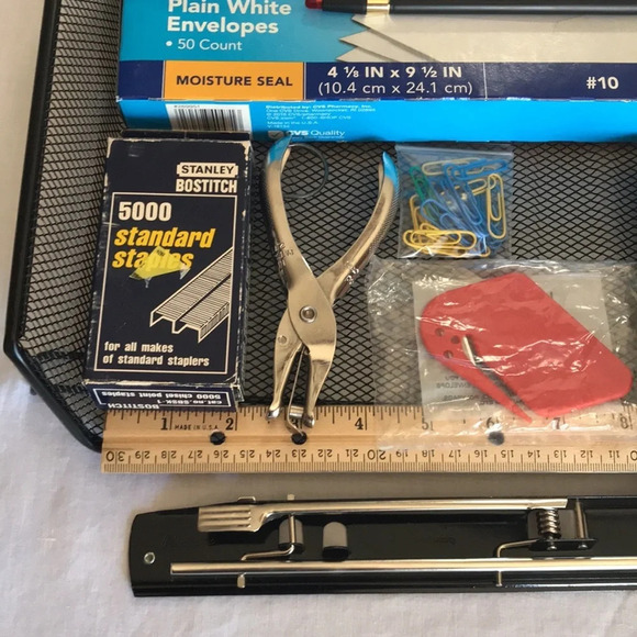 Mesh letter tray and various office supplies - Picture 5 of 5